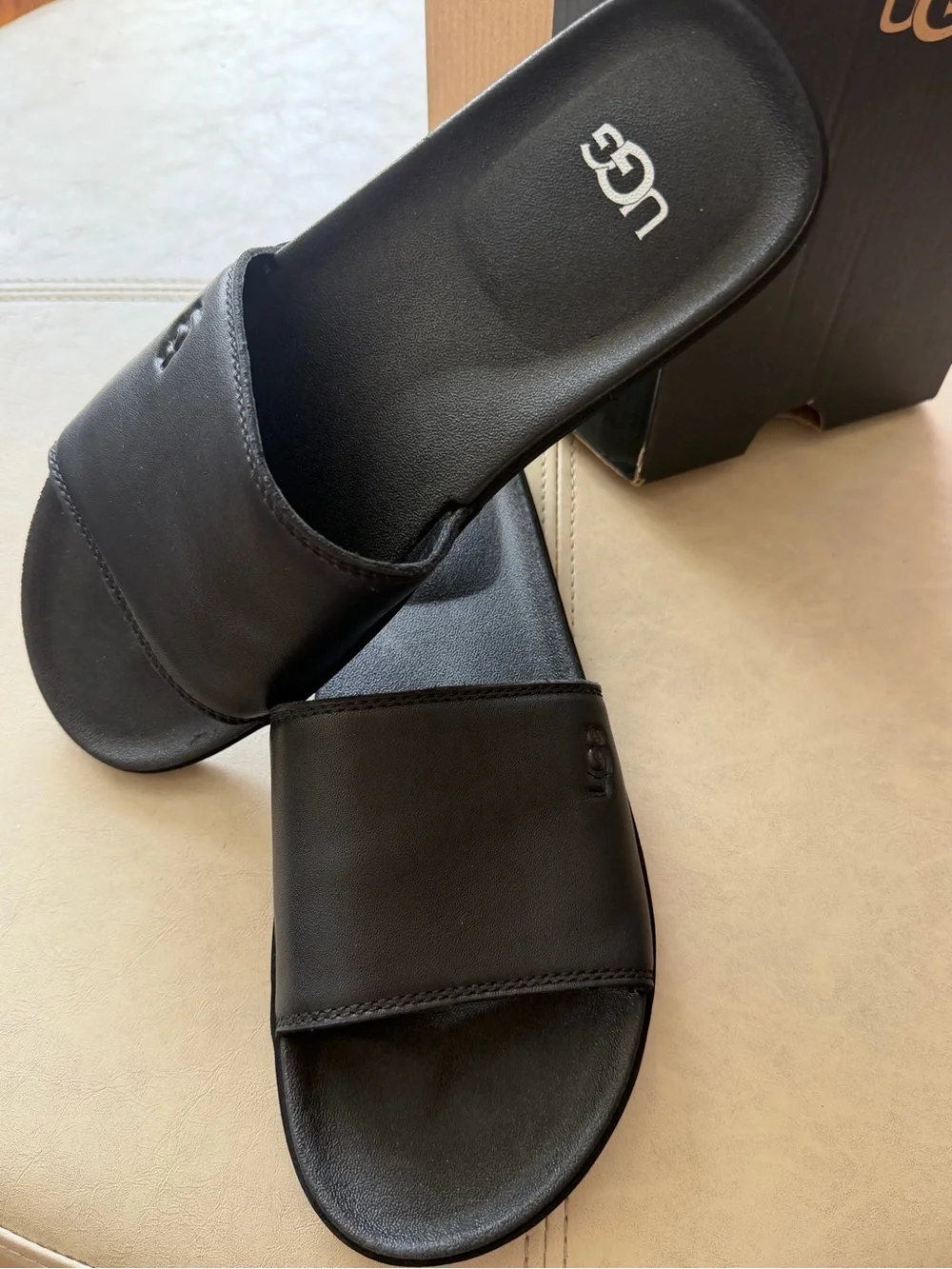 UGG Black mens 7 , woman’s 9 Slide Sandals with Branded Strap